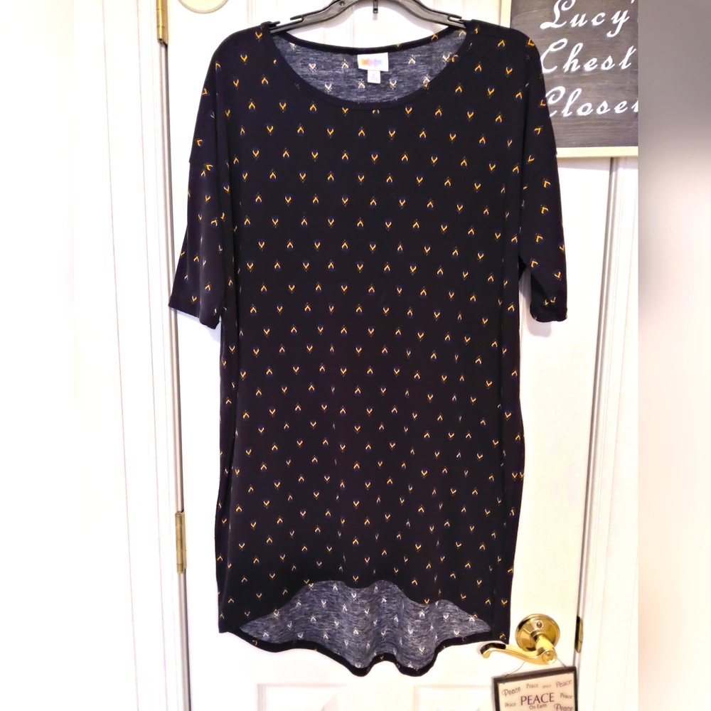 🌷LuLaRoe Charcoal Top with Gold Patterns S